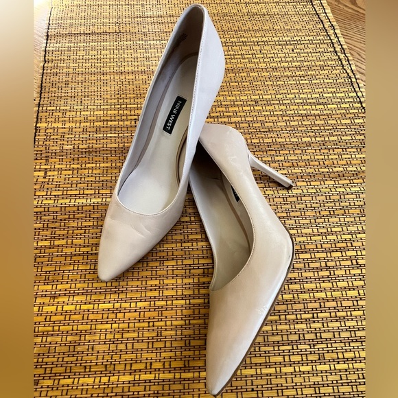 NINE WEST Pointy Dress Pumps.  Tan/Nude. Size 8.5M GUC - Picture 2 of 9